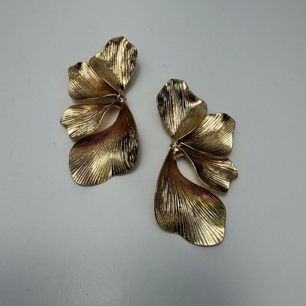 Stunning Zara Gold Leaf Statement Earrings Textured Botanical Design NWOT - Picture 5 of 6
